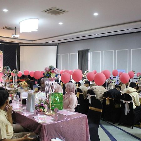 Forbis Hotel Serang Exterior photo