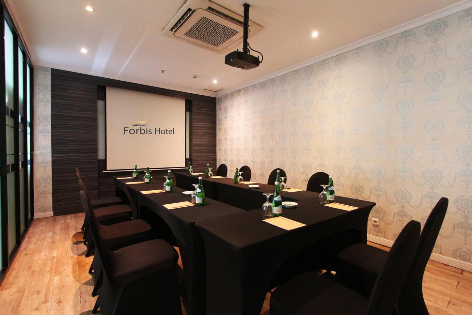 Forbis Hotel Serang Exterior photo