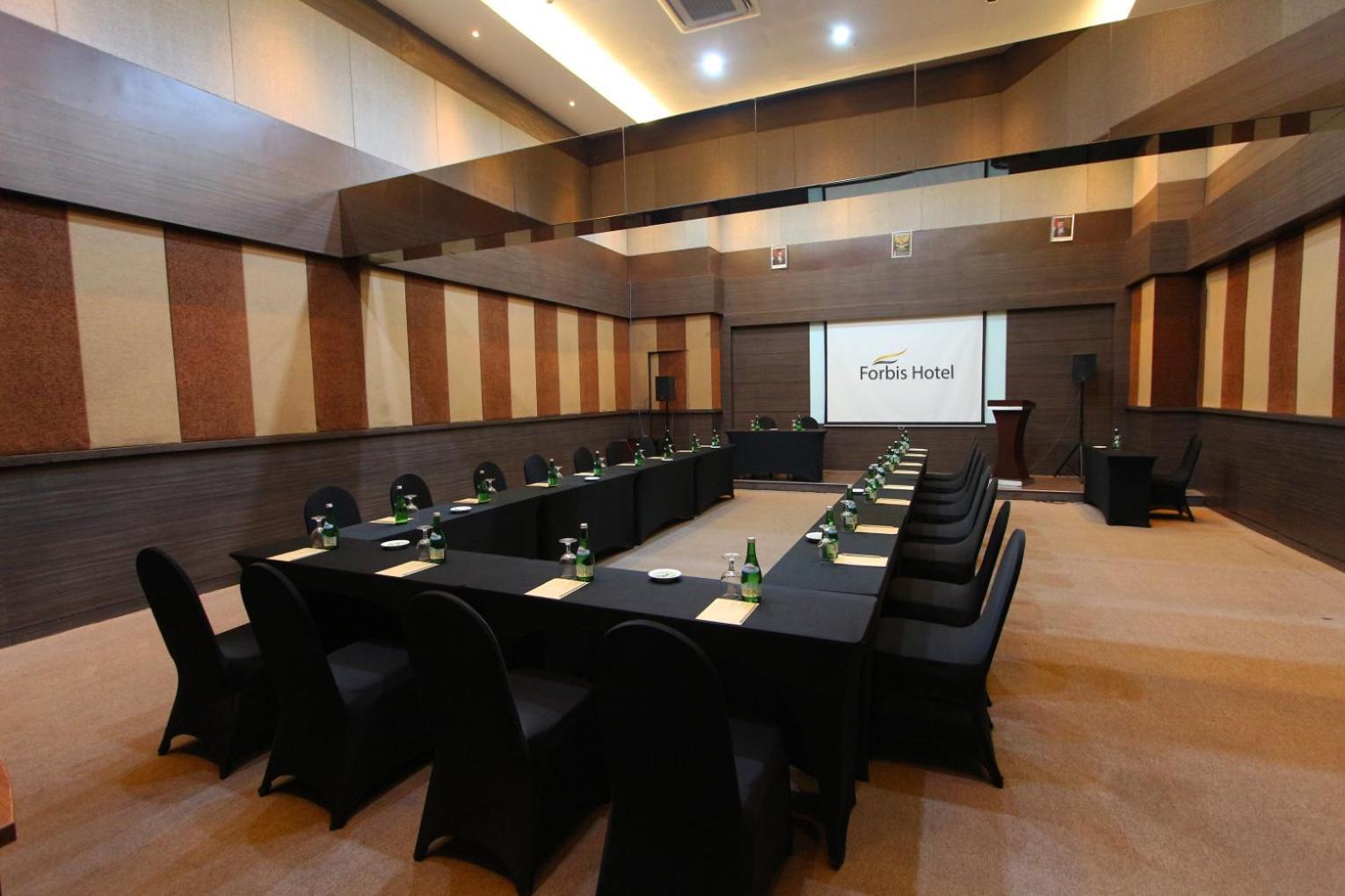 Forbis Hotel Serang Exterior photo