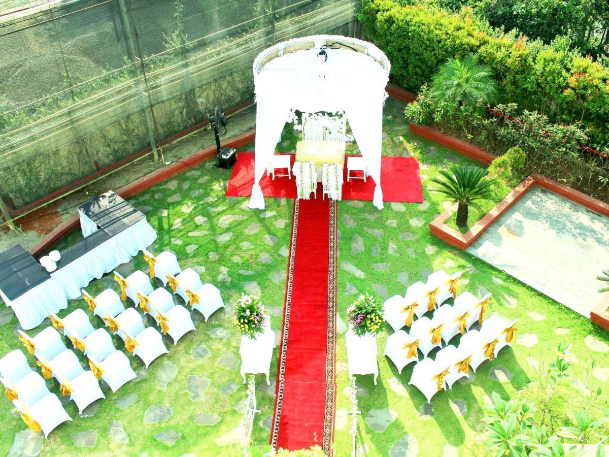 Forbis Hotel Serang Exterior photo